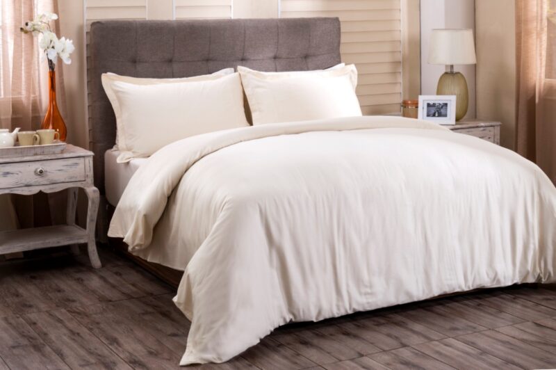 viola serena cream queen duvet cover + 2 pillow cases