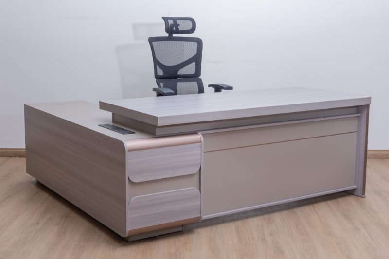 mca02-2018 - executive desk