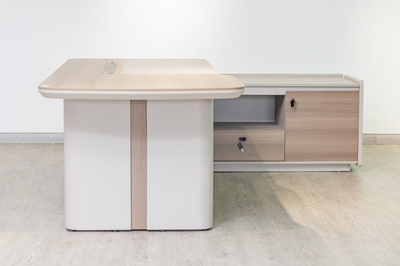 51mhs013 - executive desk