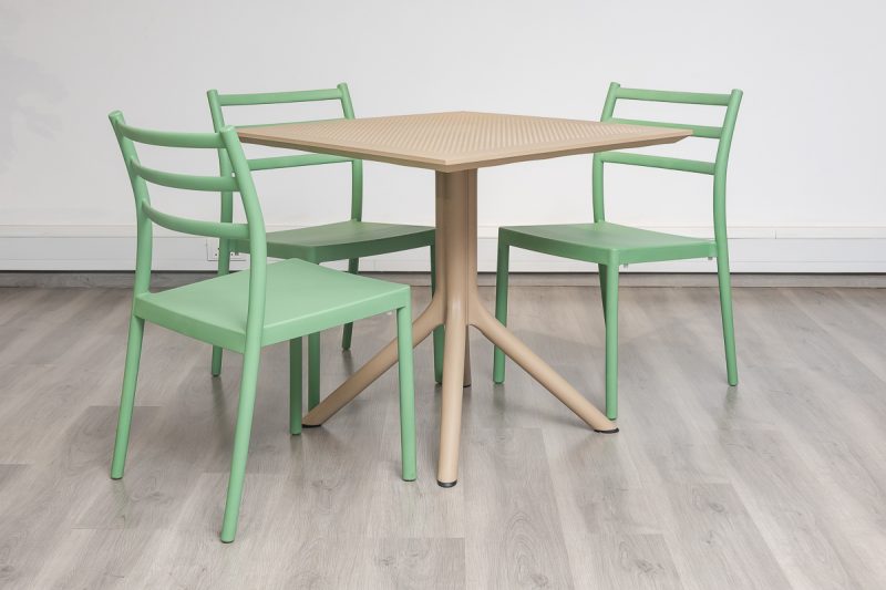 avro outdoor dining table + 4 trent chairs