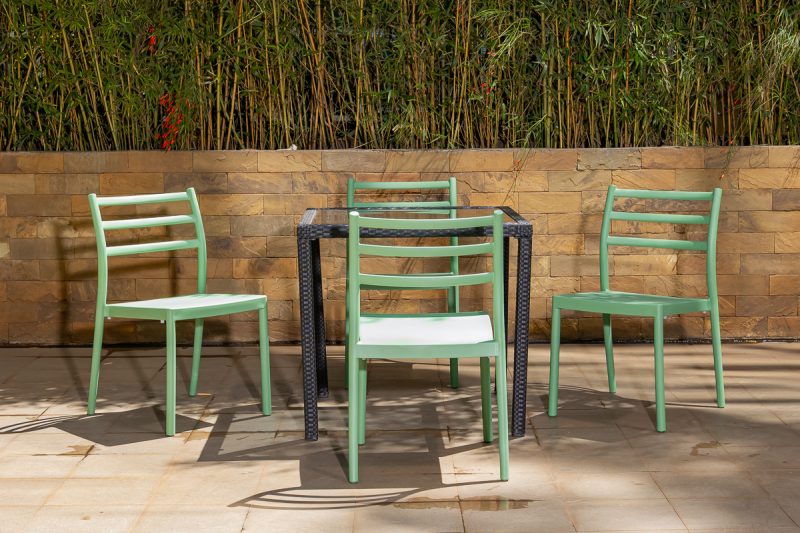 trevor outdoor dining table + 4 trent chair