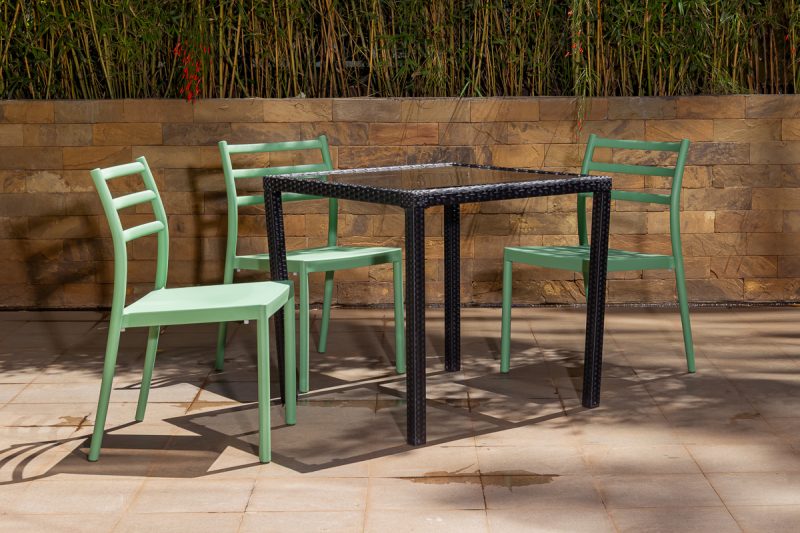 trevor outdoor dining table + 4 trent chair