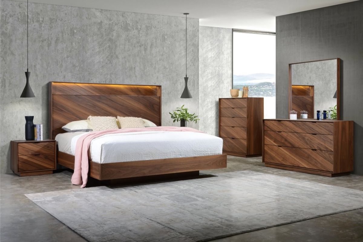 santo king bed + 2 night stands