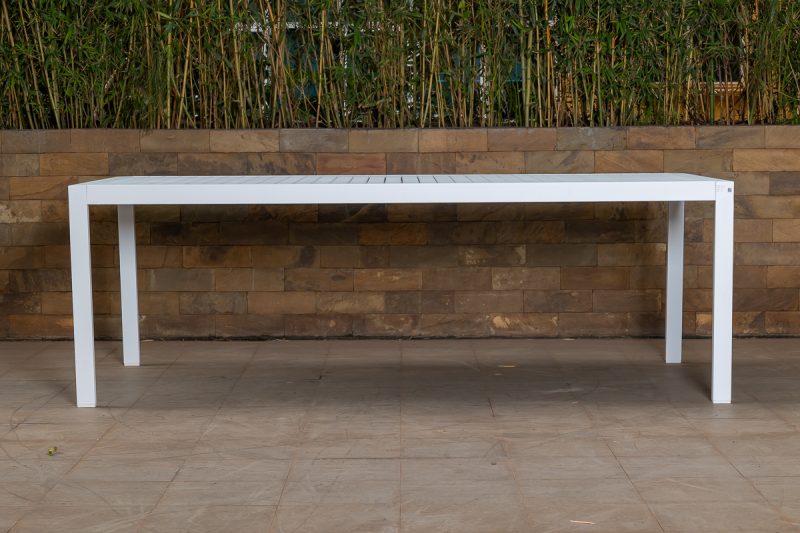 madafu outdoor table