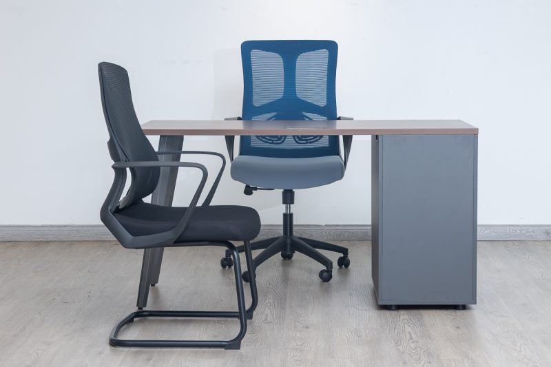 52flm119 - 1.4m straight desk