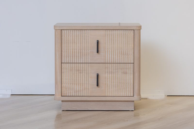 lyndale king bed + 2 nightstands