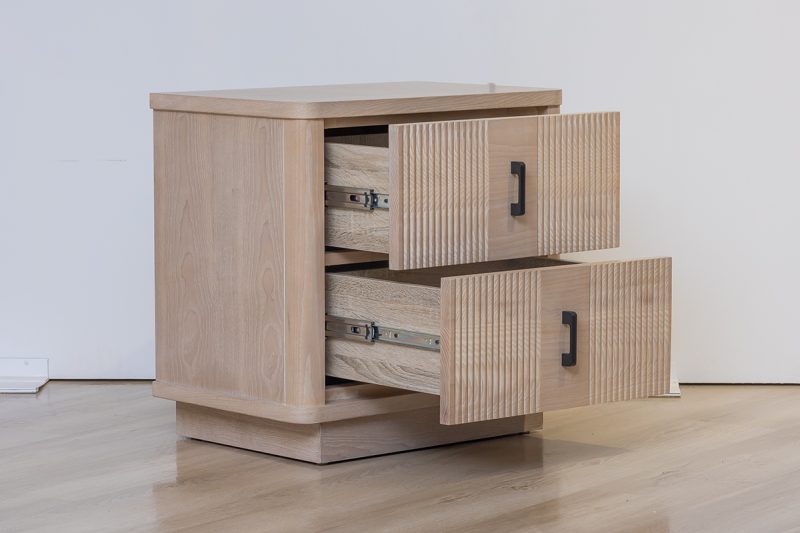 lyndale king bed + 2 nightstands