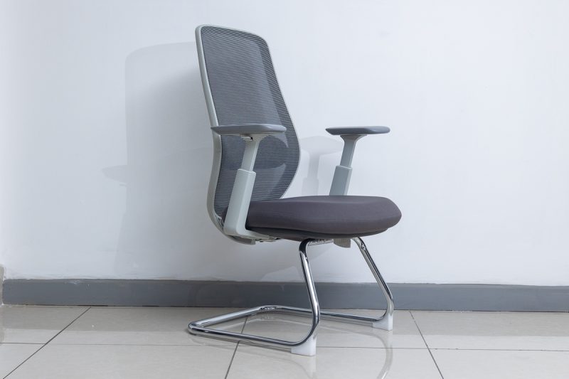 CLIO VISITOR CHAIR